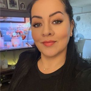 Meet your Posher, Angy